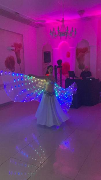 Jasmin - taniec ze skrzydłami | Pokaz tańca na weselu Gdańsk, pomorskie