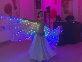 Jasmin - taniec ze skrzydłami | Pokaz tańca na weselu Gdańsk, pomorskie