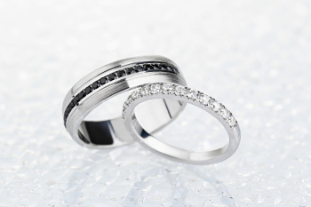 Obrączki ślubne z czarnymi i białymi diamentami 409 - zdjęcie 1