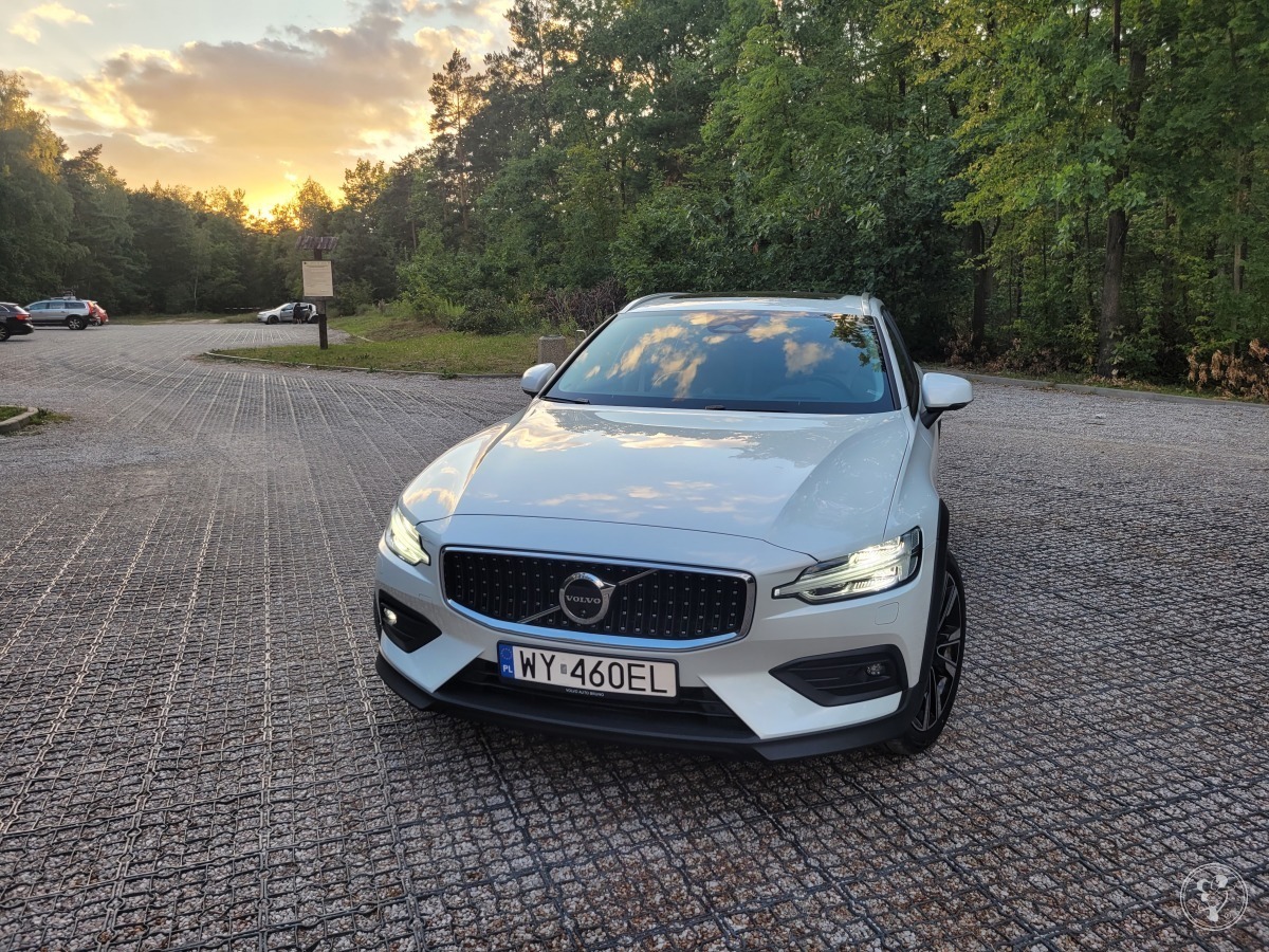 Białe Volvo V60 Cross Country | Auto do ślubu Legnica, dolnośląskie - zdjęcie 1