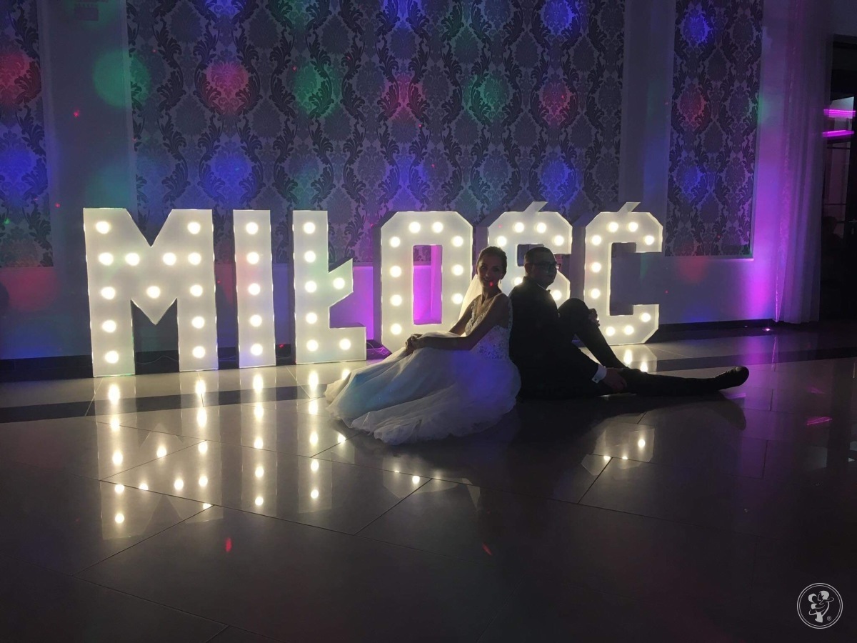 Napis Love, Miłość, wielki Księżyc | Dekoracje światłem Lanckorona, małopolskie - zdjęcie 1