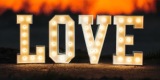 Napis Love, Miłość, wielki Księżyc | Dekoracje światłem Lanckorona, małopolskie - zdjęcie 2