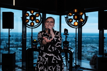 Śpiewająca DJ-ka Kinga Jabłońska | DJ na wesele Warszawa, mazowieckie