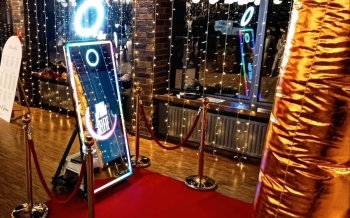 Evelove Fotolustro Fotobudka LED | Unikatowe atrakcje Kielce, świętokrzyskie