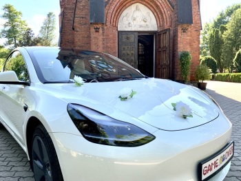 Biała Tesla model 3 białe wnętrze | Auto do ślubu Warszawa, mazowieckie
