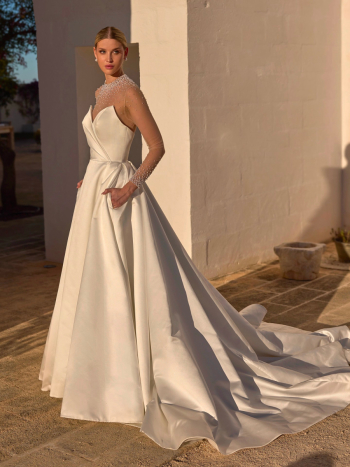 JULINA Elegancka suknia ślubna z iluzją i długimi rękawami - zdjęcie 1