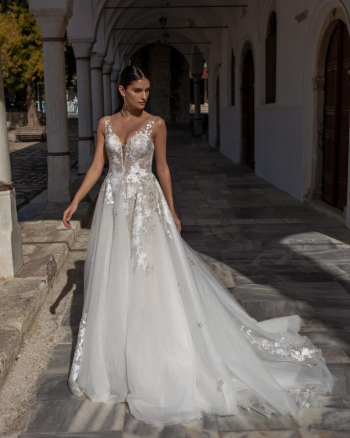 Suknia ślubna GOLFSTREEM to obszerna suknia z haftem z tiulu i koronki - zdjęcie 1