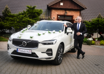 Białe Volvo XC60 - 2022 rok | Auto do ślubu Warszawa, mazowieckie