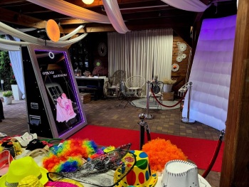 FOTOLUSTRO Zwierciadło Uśmiechu | Fotobudka na wesele Kraków, małopolskie