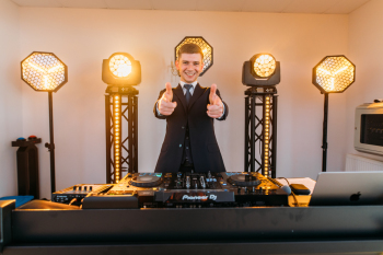 SWING IT DJ Bartłomiej Nawrot | DJ na wesele Kraków, małopolskie