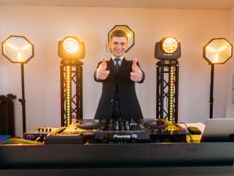 SWING IT DJ Bartłomiej Nawrot | DJ na wesele Kraków, małopolskie