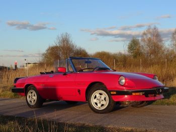 Czerwona Alfa Romeo Spider z 1989r. | Auto do ślubu Warszawa, mazowieckie