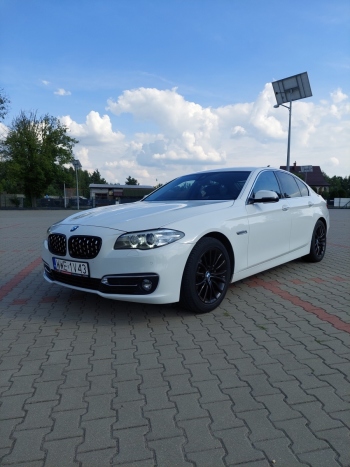 BMW serii 5 w kolorze białym | Auto do ślubu Łochów, mazowieckie