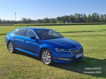 Skoda Superb w kolorze Blue Race | Auto do ślubu Chybie, śląskie