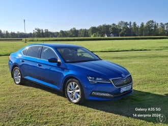 Skoda Superb w kolorze Blue Race | Auto do ślubu Chybie, śląskie