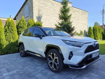 Biała Toyota RAV4 z 2025 roku | Auto do ślubu Skarżysko-Kamienna, świętokrzyskie