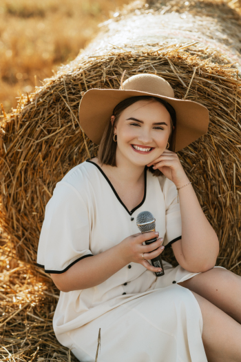 Weronika Przybysz - Muzyczne Chwile | Oprawa muzyczna ślubu Jadów, mazowieckie