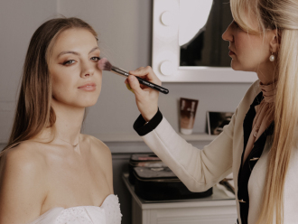 Hello Pigment Makeup | Uroda, makijaż ślubny Poznań, wielkopolskie