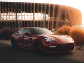 Czerwone Porsche Panamera Turbo S | Auto do ślubu Katowice, śląskie