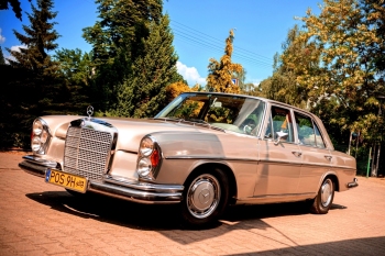 Srebrny Mercedes klasy S lata 60 | Auto do ślubu Szczecin, zachodniopomorskie