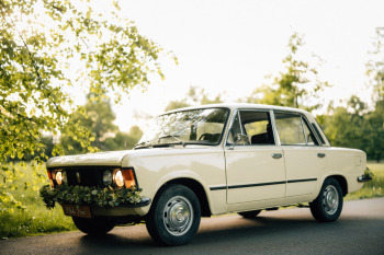 Kremowy Fiat 125p z 1980 roku | Auto do ślubu Bytom, śląskie