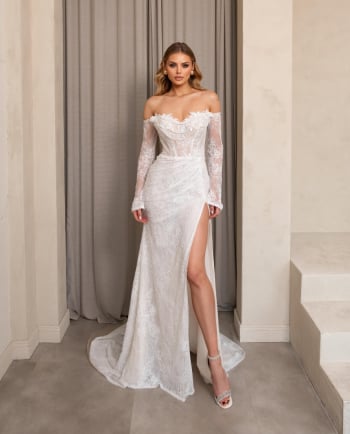 Dopasowana suknia glamour z opadającymi perełkami w dekolcie Kasandra - zdjęcie 1