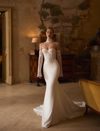 Nowoczesna dopasowana suknia ślubna z chokerem 5809 - zdjęcie 1