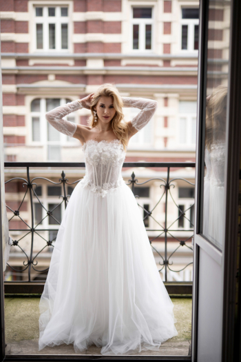 KLARA gorsetowa, koronka francuska, kwiaty 3D - zdjęcie 1