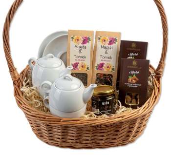 Kosz prezentowy z herbatą i dzbankami - zdjęcie 1