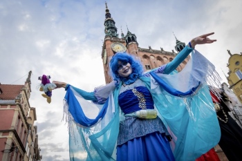 DeKunst - Szczudlarze | Anioły na szczudłach Gdańsk, pomorskie