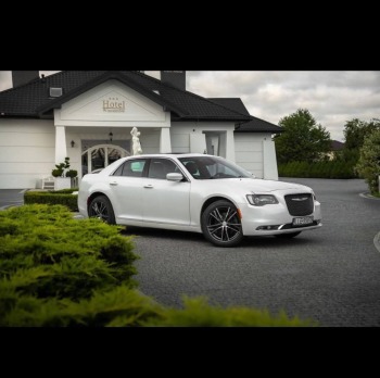Chrysler 300C, biała perła | Auto do ślubu Lublin, lubelskie