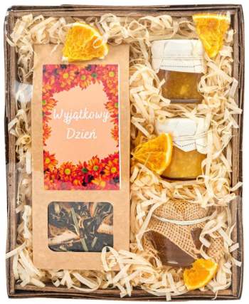 Mały kosz prezentowy upominek z herbatą i konfiturkami - zdjęcie 1