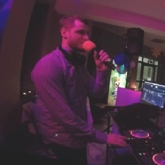 Prezenter Muzyczny/DJ - Adrian Prus