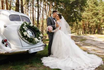 Jak udekorować auto do ślubu. Wedding planner radzi