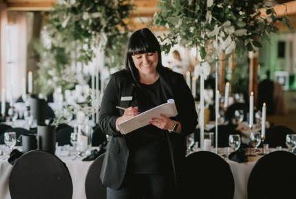 Koordynacja dnia ślubu i wesela – czym jest i jak wygląda w praktyce? Wedding planner radzi!