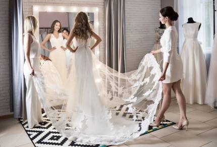 Jak się przygotować do przymiarek sukni ślubnej? Wedding planner radzi