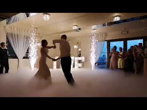 Ciężki dym i fontanny sceniczne sztucznych ogni - film 1
